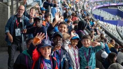 Paralympiques 2024 : 'Certains n'avaient jamais pris le train'... Une cinquantaine d'enfants issus des quartiers défavorisés découvrent le Stade de France