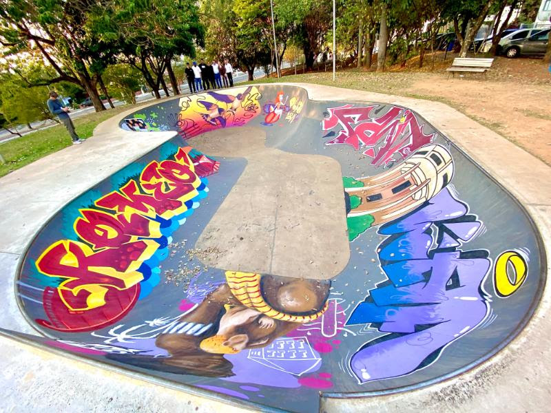 Em Sousas, a pista de skate agregou, ao esporte, beleza, colorido e homenagem a figuras importantes da nossa história