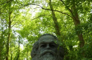 karl marx bust highgate cemetery london england 25may2009 e1538696528899