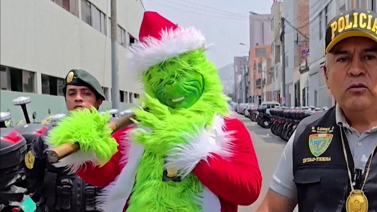 El policía disfrazado de 'Grinch' que detuvo a unas presuntas vendedoras de droga