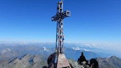 La croce sul Monviso in provincia di Cuneo, m. 3.842, eretta il 31 luglio 1901