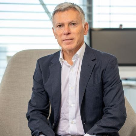 Adrian Gore | Società Internazionale di Assicurazioni
