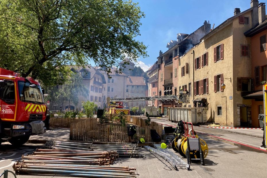 Important incendie dans la vieille ville d'Annecy : de nombreuses personnes évacuées, un nourrisson hospitalisé