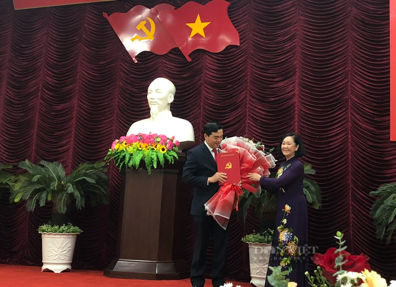 Bà Trương Thị Mai mong tập thể Tỉnh ủy kề vai sát cánh cùng Bí thư để đưa Bình Thuận ngày càng phát triển- Ảnh 1.