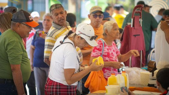 Marabinos mitigan la crisis económica con las ofertas de los mercados populares parroquiales