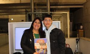 Nevenka Cayullán, educadora mapuche y traductora al mapuzugún de "Lo que nos hace humanos", durante la presentación del libro en Santiago de Chile.