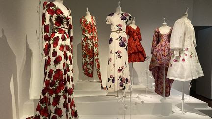 'Les Fleurs d'Yves Saint Laurent' : une source d'inspiration infinie du créateur au coeur d'une exposition à Paris