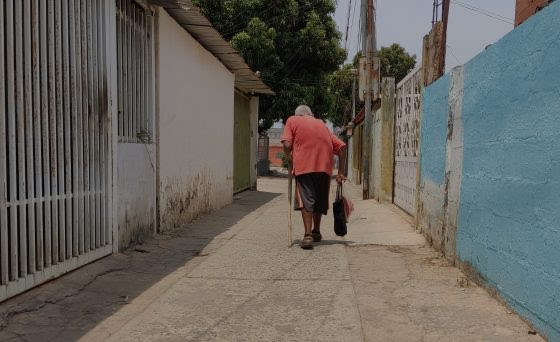 “Mi hija y yo tenemos que juntar el bono de Guerra Económica para comprar comida”