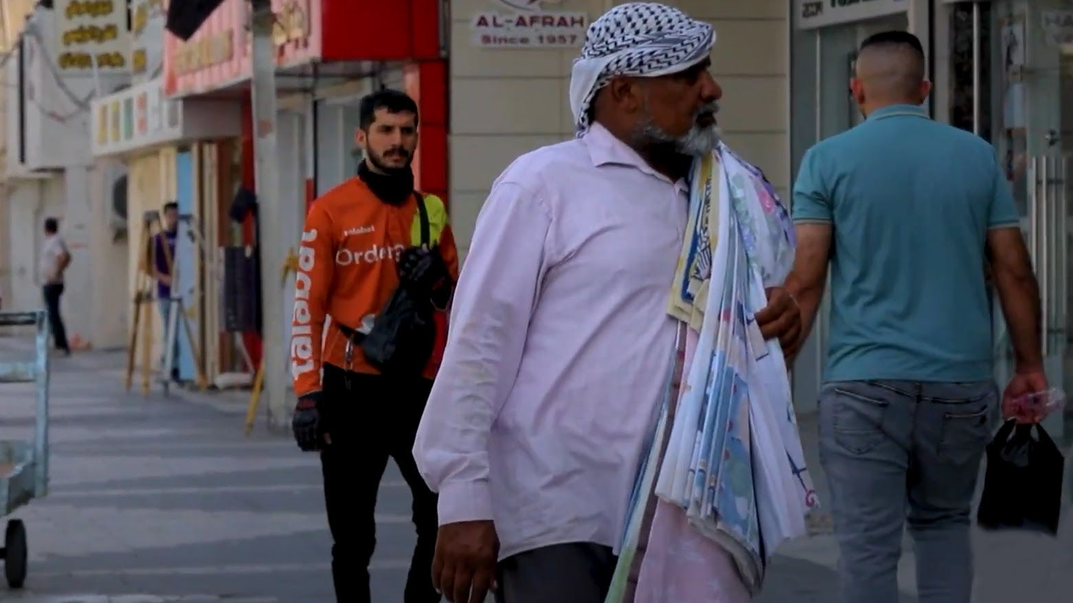 A picture showing peddlers in the street of Baghdad. (Photo: Kurdistan24)
