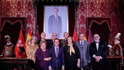 Los cuatro nuevos Cronistas de la Villa de Madrid reciben las medallas del Ayuntamiento