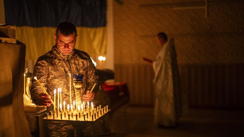 Ukraine and Russia mark Orthodox Easter under shadow of war 800x450_cmsv2_fb8327b5-d7e4-5548-afd7-a4d6ed1ea5dd-8416420