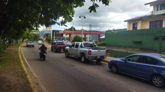 Aumentan colas y fallas mecánicas por escasez de combustible en Táchira