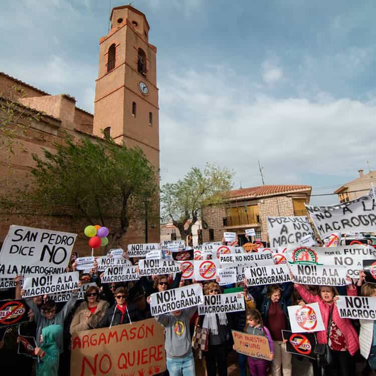 El gobierno de Castilla-La Mancha provocará un efecto llamada de macrogranjas tras la modificación de los criterios de los proyectos prioritarios