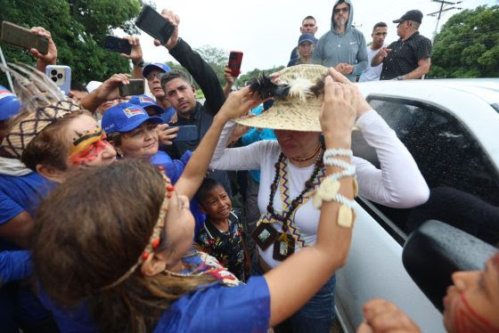 “El Gobierno nos tiene engañados con el Clap“, cuenta indígena yeral tras visita de María Corina a Amazonas