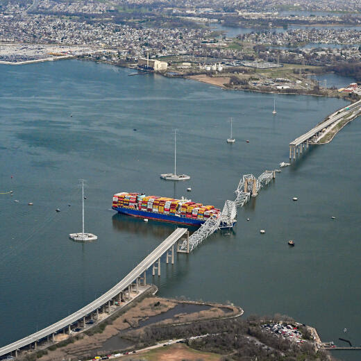 A damaged container ship rests next to a bridge pillar in the Patapsco River after crashing into and destroying the Francis Scott Key Bridge at the entrance to Baltimore harbor in Baltimore, Maryland, Tuesday, March 26, 2024. Several workers were atop the bridge and making repairs to the asphalt roadway when the structure collapsed. PUBLICATIONxINxGERxSUIxAUTxHUNxONLY BAP20240326104 DAVIDxTULIS