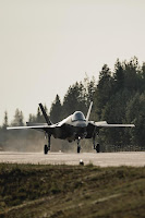 An F-35A fighter aircraft lands on a highway in Finland.