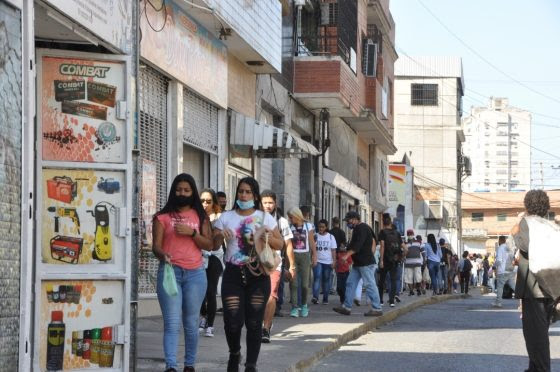 Más de 70 % de las ganancias de comerciantes de La Guaira se van en pago de impuestos