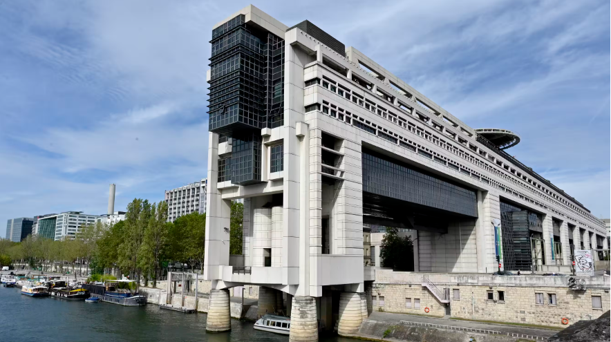 Projet de loi de finances, réduction du déficit, hausse des impôts... Ces dossiers brûlants qui attendent Antoine Armand et Laurent 
Saint-Martin à Bercy