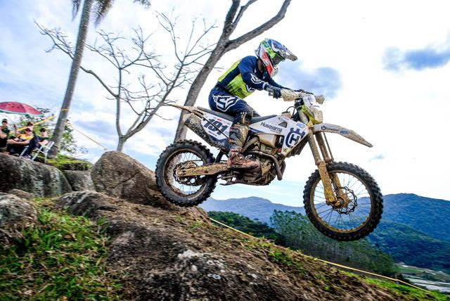 Humberto Martin Machito lidera o campeonato na E35 com a FE 350 (Vinícius Cabral/Dirt)