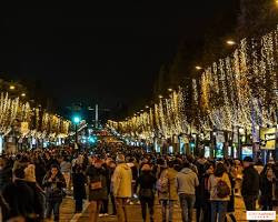 Imagen de ChampsÉlysées illuminated for Christmas