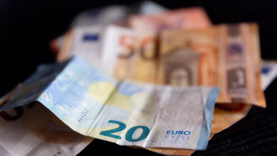 Las tarifas de telecos, luz y gas, los alimentos y los sellos, principales subidas en 2025