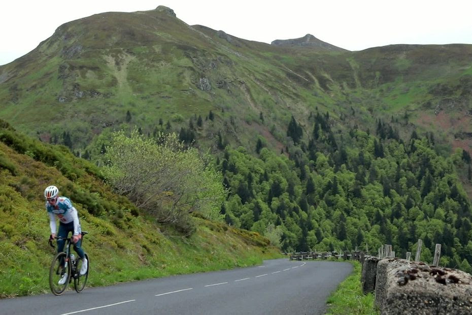 VIDEO. Tour de France : comment Romain Bardet a préparé l'étape du Lioran (Cantal)