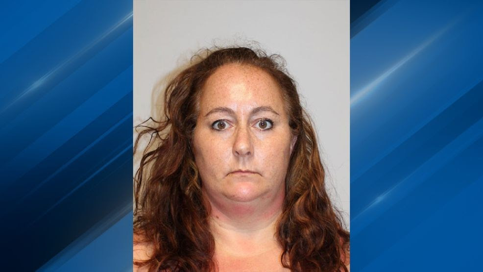 Woman accused of child endangerment after she overdoses, child gives Narcan