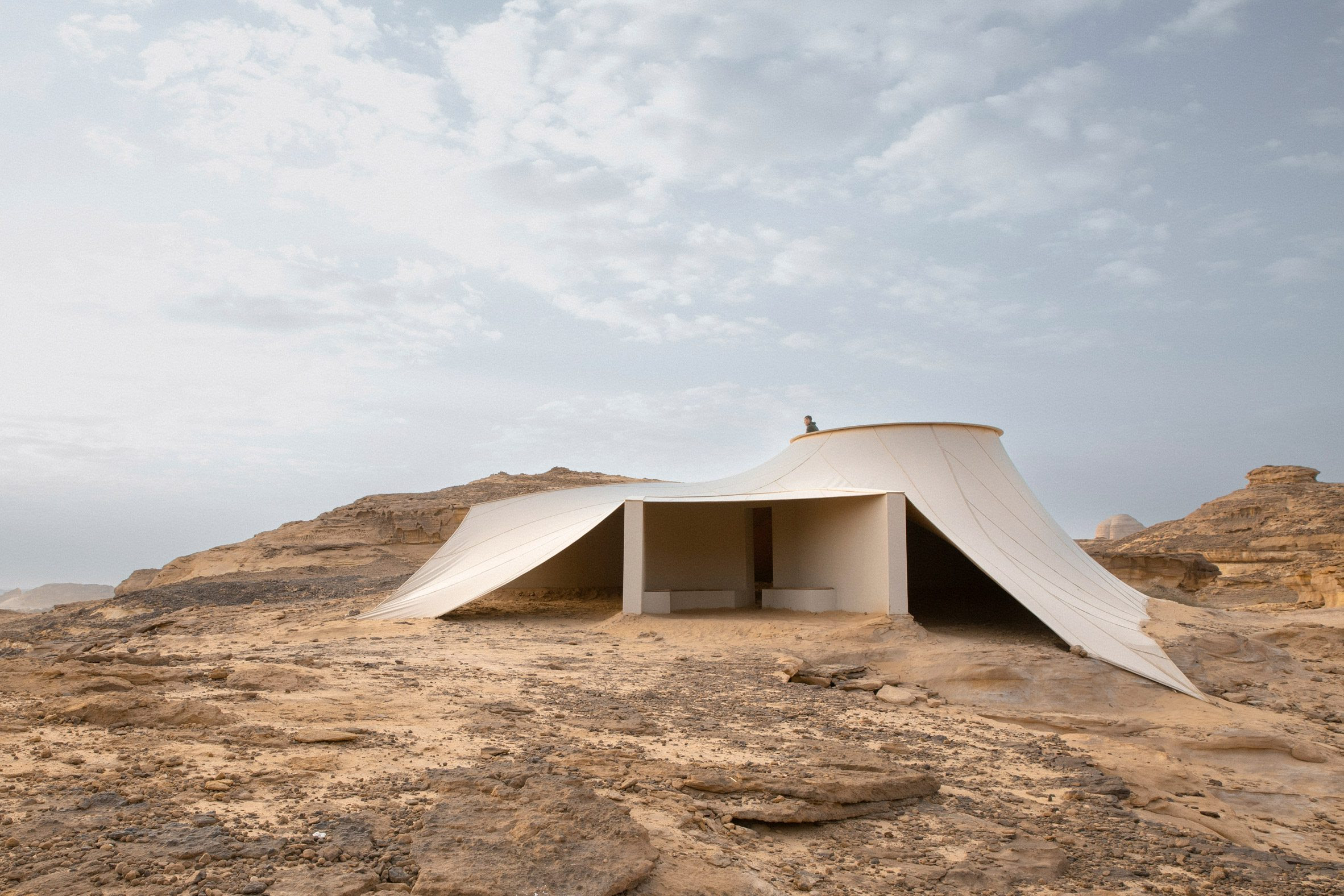 Los tres miradores del desierto de AlUla en Arabia Saudí han sido diseñados por Clover Studio.