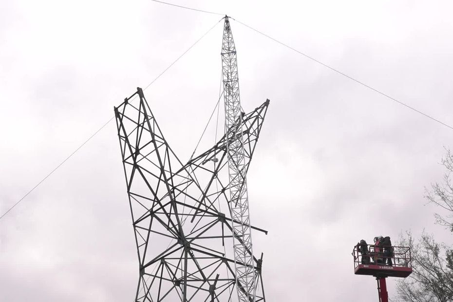 VIDÉO. Les images d'un chantier exceptionnel pour démonter les pylônes d'une ligne à haute tension, en Isère