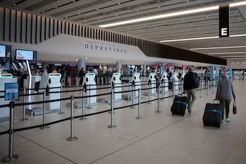 Hacer check-in en línea es primordial para asegurar un buen asiento según preferencias. REUTERS/Phil Noble