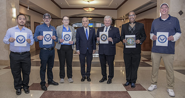 State Comptroller in the lobby with OSC employees who are veterans.