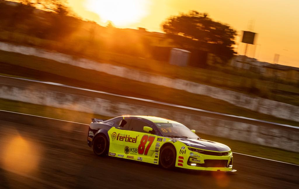 A etapa londrinense teve corrida no sábado ao anoitecer (Clayton Medeiros / SiGCom)