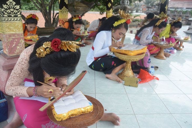 Now live: Endangered Alphabets Calligraphy. Can the art of writing save the world?