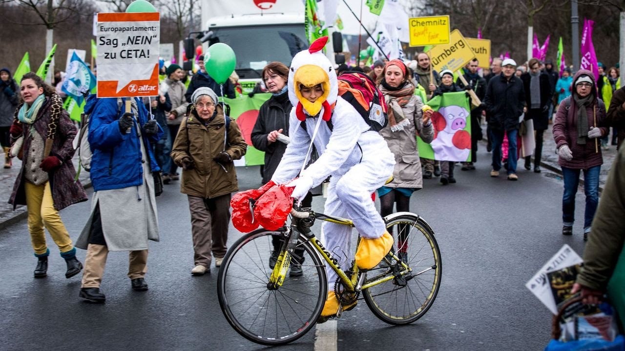 Ecologistas en Acción se movilizan en Berlín contra la agroindustria durante la mayor feria agrícola del mundo