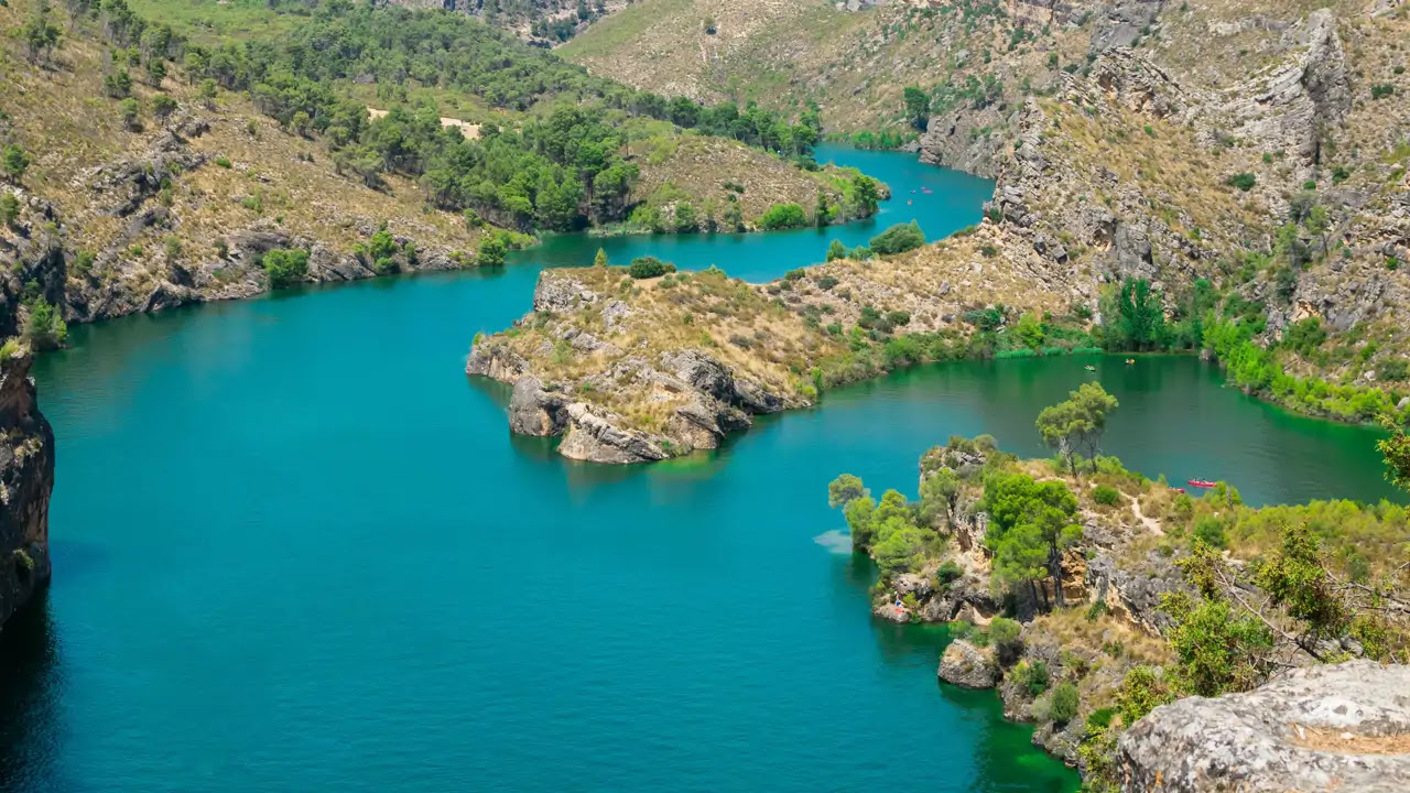 El «fiordo» de Castilla-La Mancha con un laberinto de aguas cristalinas
