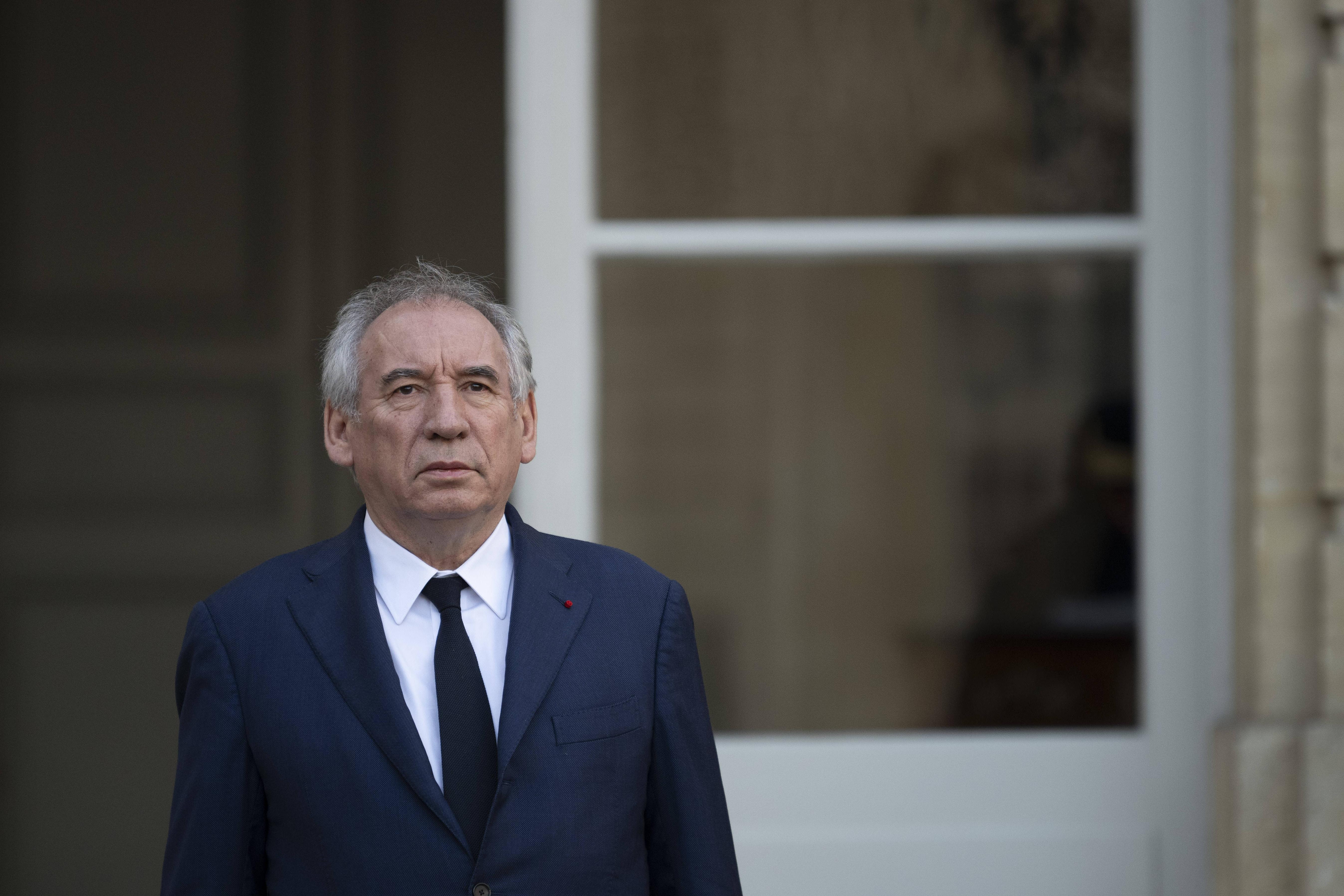 « Il n’est pas question de polémiques, mais de condamnations » : la gauche étrille la réaction de Bayrou après la mort de Le Pen