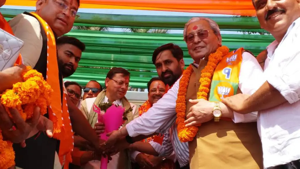 (Gopal Rawat close to Harish Rawat joined BJP)