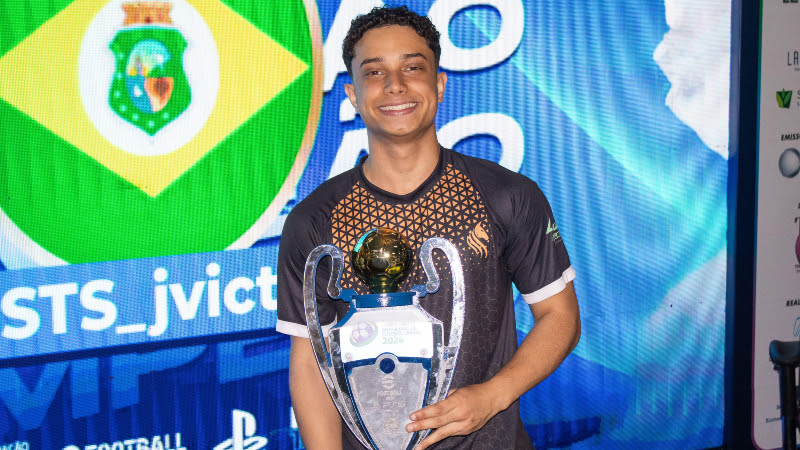 Aos 20 anos, o atleta já é um dos maiores nomes do futebol digital brasileiro, com uma trajetória marcada por títulos nacionais e internacionais (Foto: Arquivo pessoal)