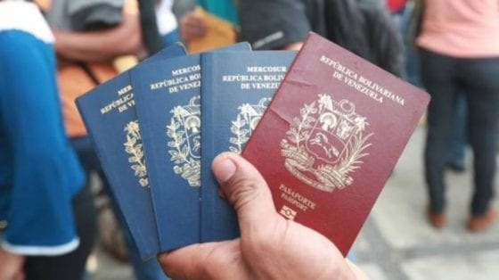 #EnClaves | ¿Cómo pueden viajar al país los venezolanos con pasaporte y cédula vencidos?