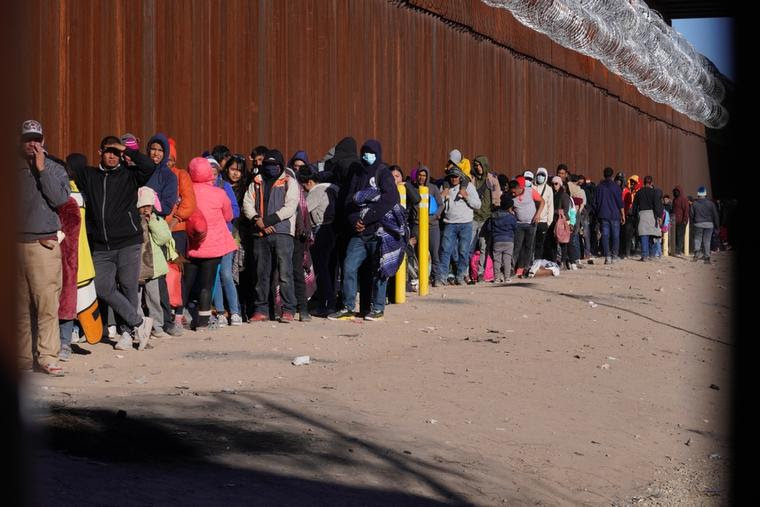 Thousands of migrants seek asylum at the US/Mexico border in December, 2022. 