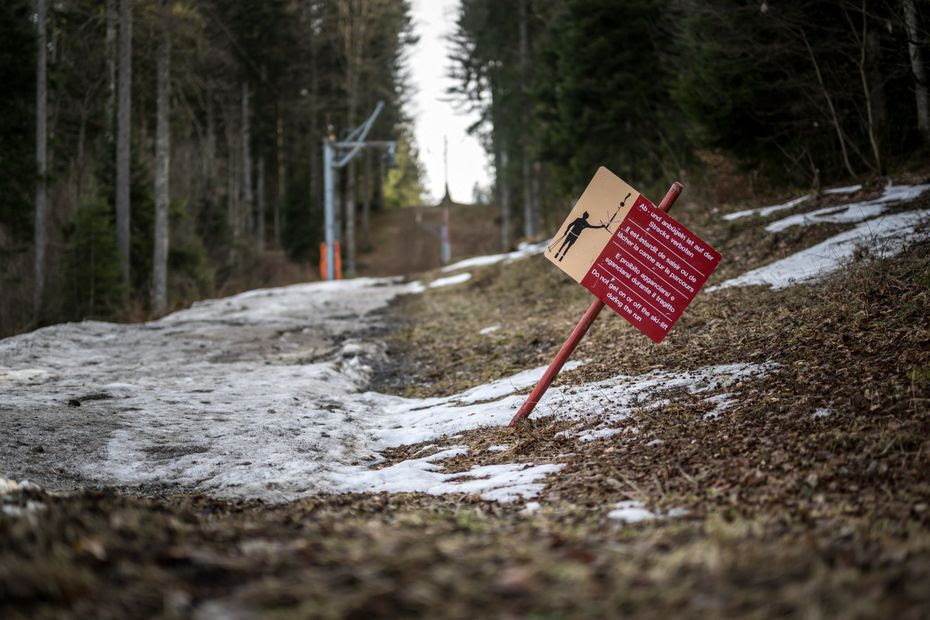 'Golf d'hiver' ou 'snowkite' : les stations de ski suisses en quête de solutions face au réchauffement climatique