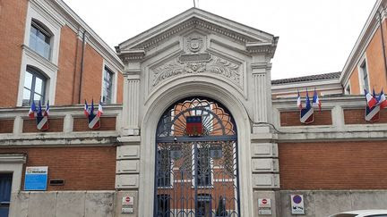 La mairie de Montauban utilise une photo du maréchal Pétain pour annoncer les commémorations de la Libération, l'opposition réclame des excuses