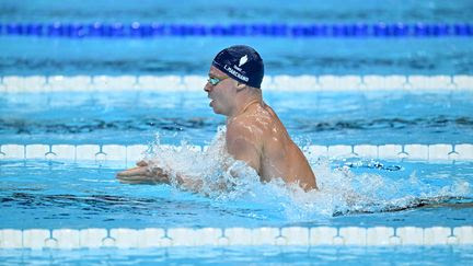 Le triomphe de Léon Marchand, qui déroule sur le 200 m brasse pour remporter son troisième titre olympique aux JO de Paris 2024