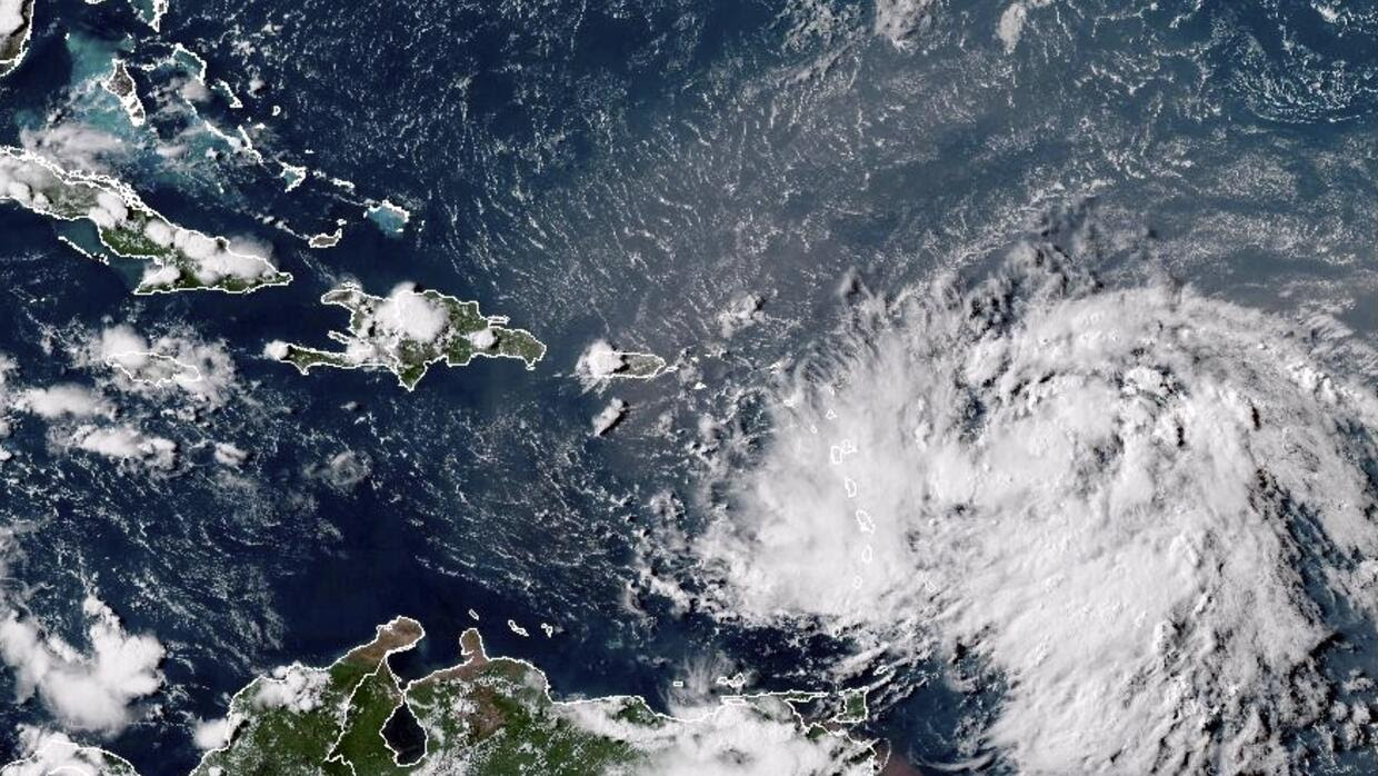 Tormenta Ernesto: Puerto Rico se prepara para posibles apagones prolongados e inundaciones