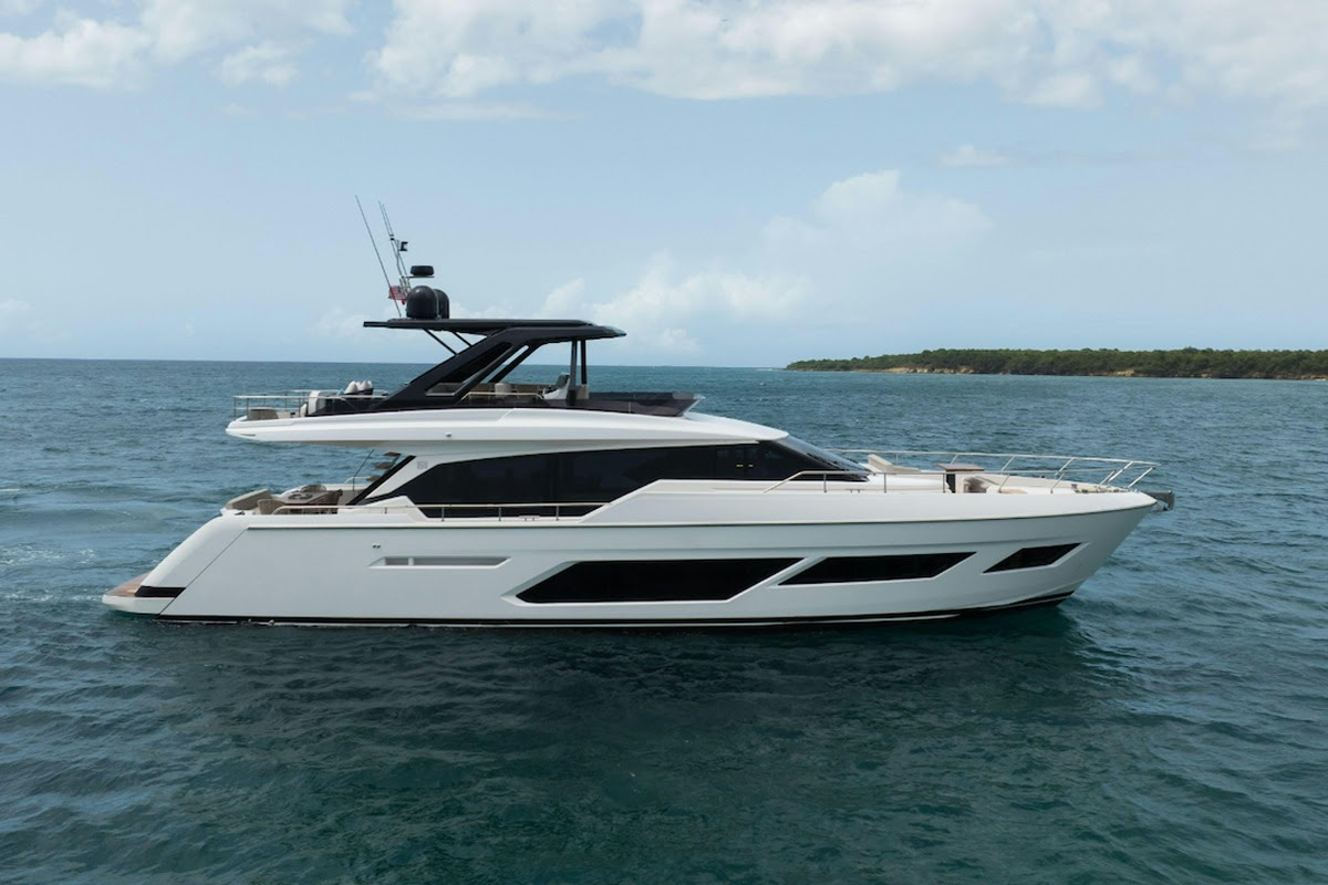 Ferretti Yachts 720