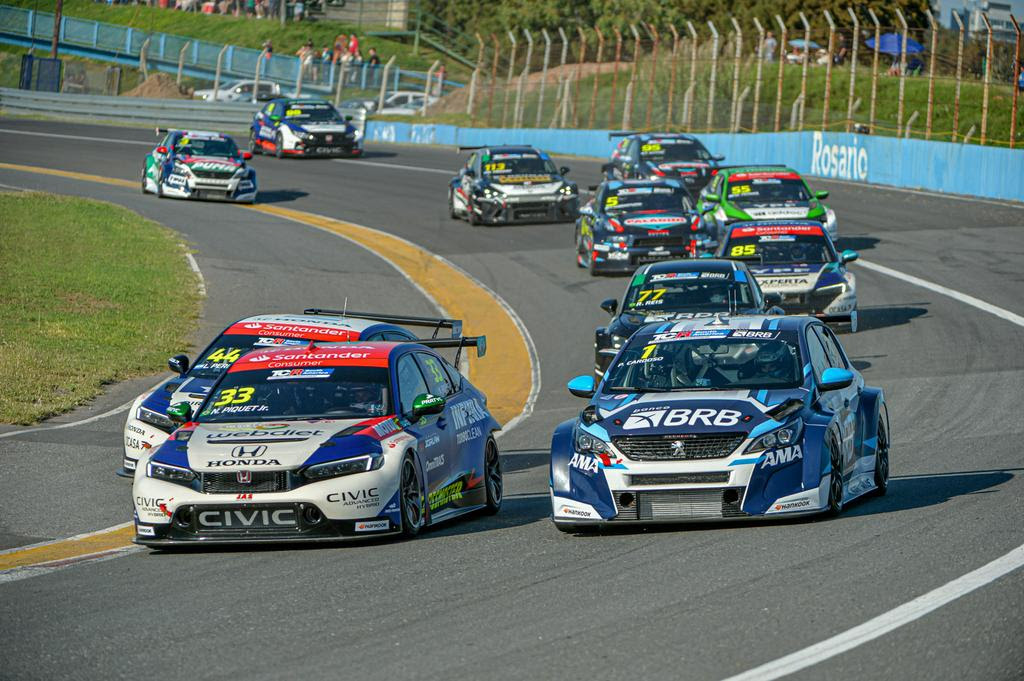 Pedro Cardoso (#1) defende os títulos do TCR South America e TCR Brasil (Hernán Capa/TCR South America Banco BRB)