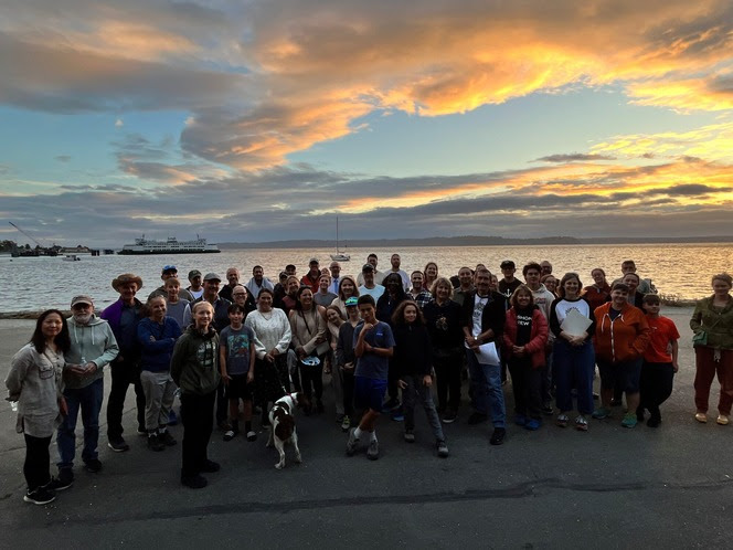 Vashon Island School District faculty, staff and commuter students pose for a photo at their Commuter Family Picnic near our Fauntleroy terminal.