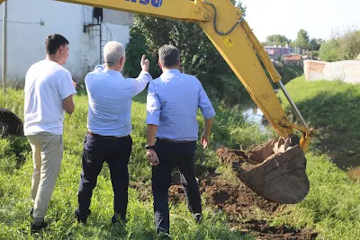 Julio Alak supervisa tareas de prevención en Villa Elvira y Altos de San Lorenzo durante alerta naranja por tormentas.