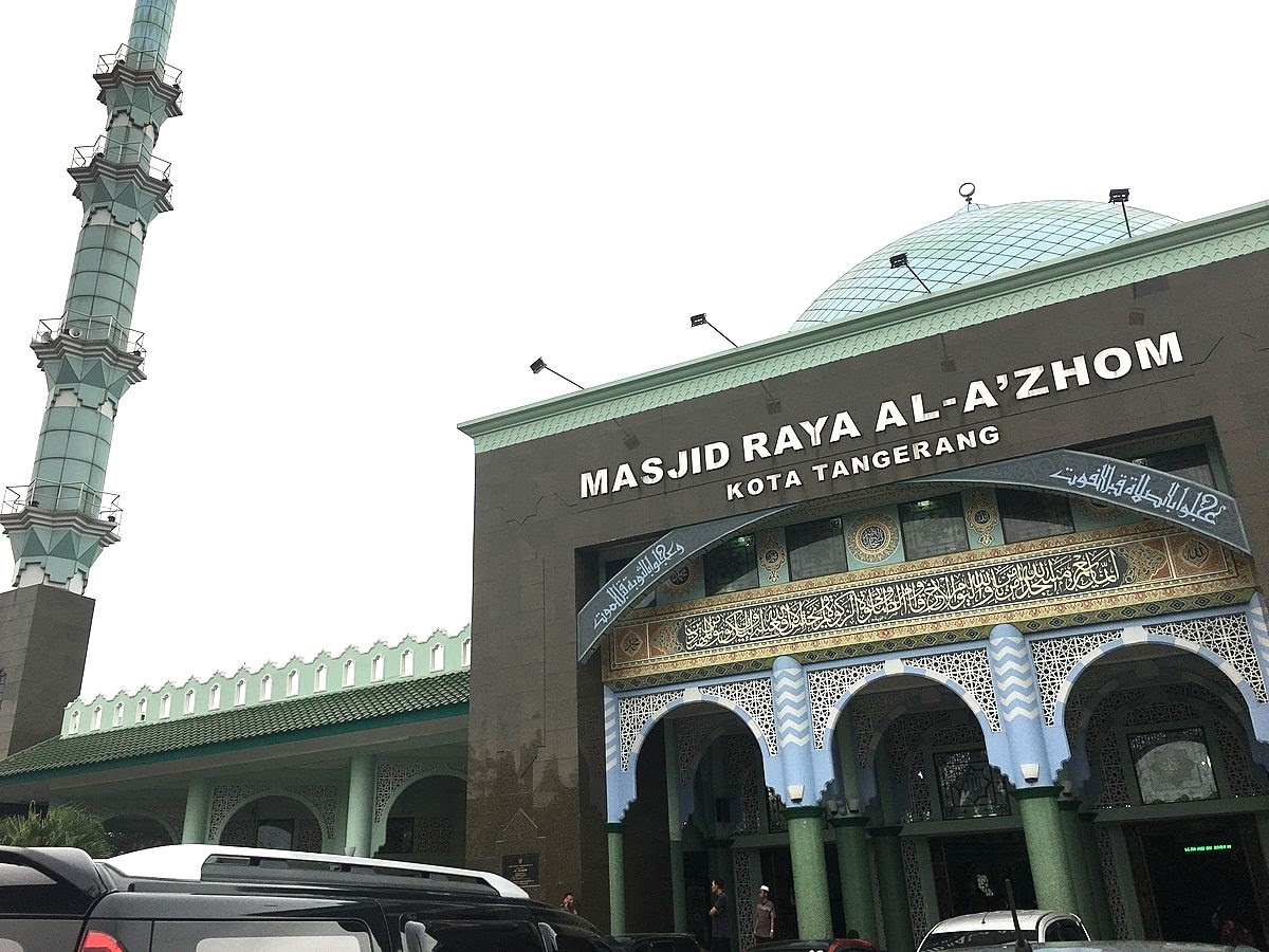  Al-Azhom mosque in Banten Province, Indonesia. (JahlilMA, Creative Commons)