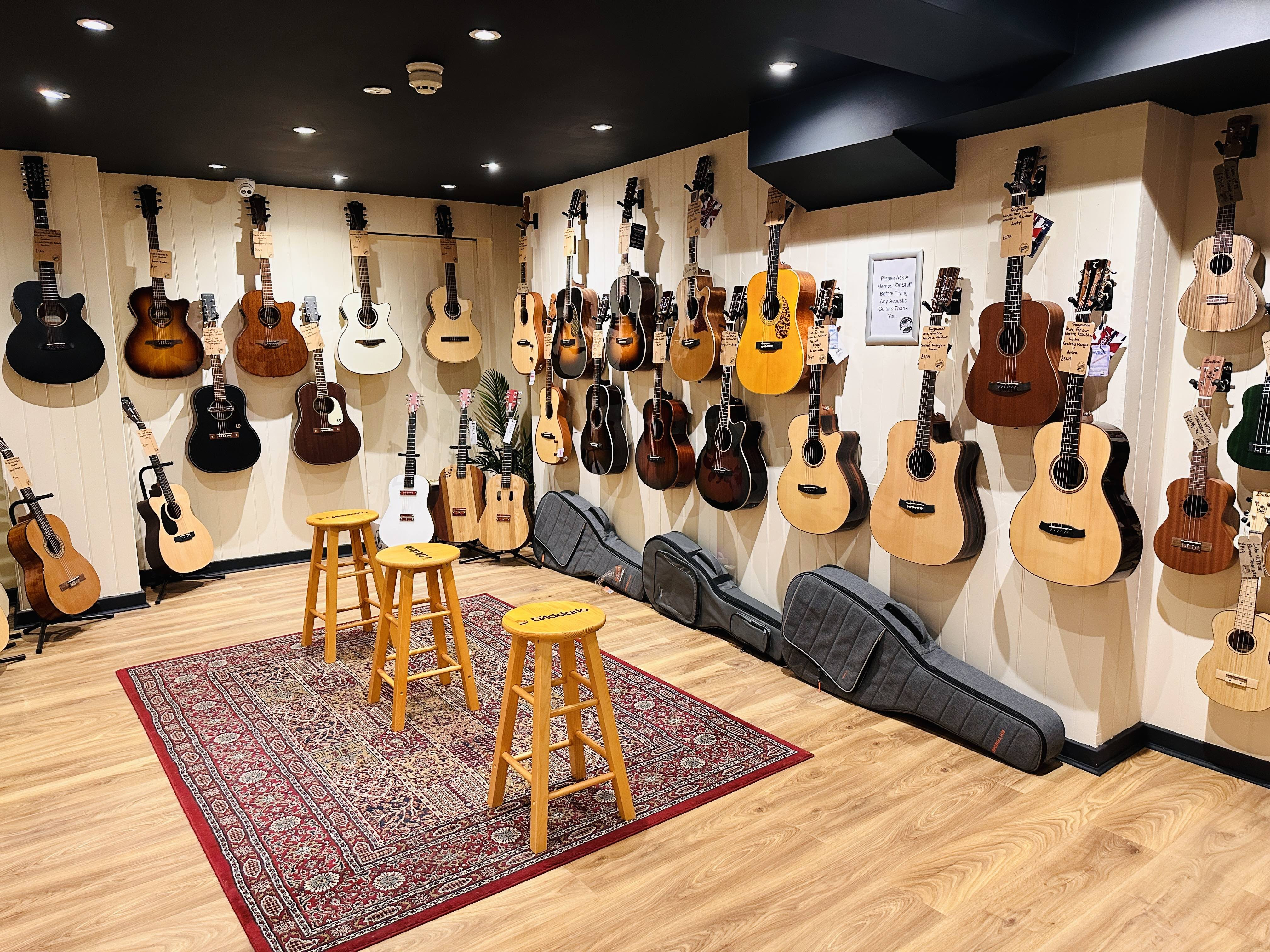 Acoustic Department at Guitarbitz